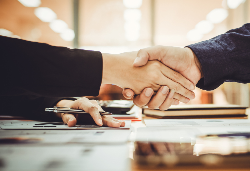 <p>Investir em cons&oacute;rcio n&atilde;o &eacute; apenas uma forma de se disciplinar financeiramente, mas tamb&eacute;m &eacute; uma forma de <strong>obter &oacute;timos lucros.</strong></p>
